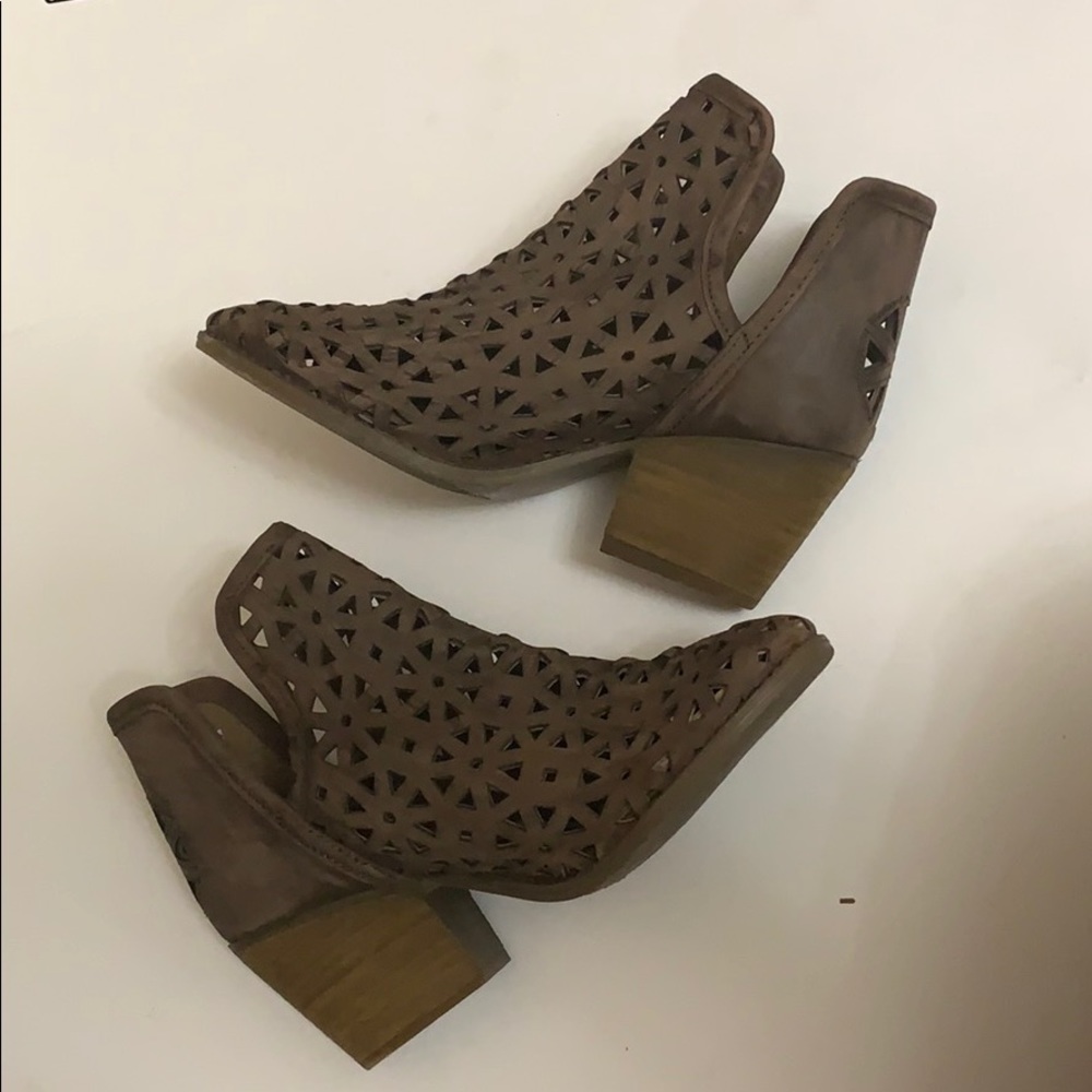 Laser Cut booties Taupe - Picture 1 of 8